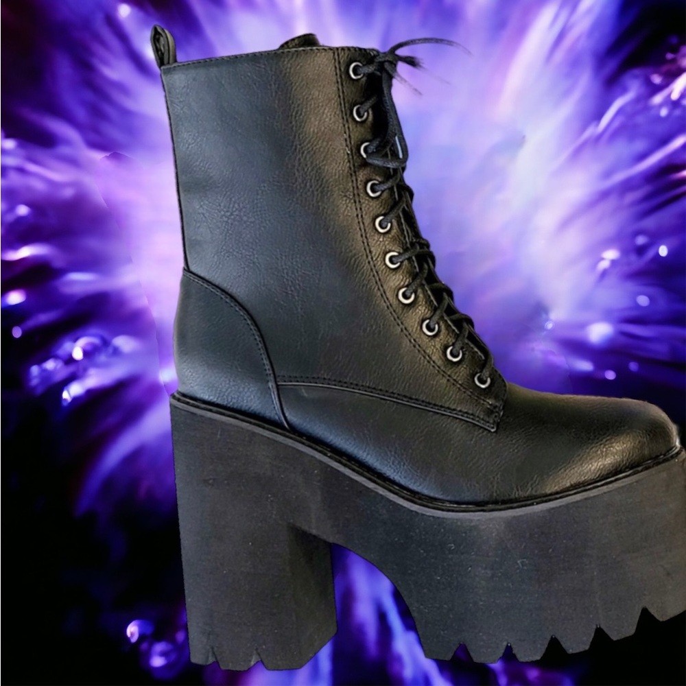 One Left! Nu Shuz Key West Black Lace-up Lug Sole Ultra Platform Boots 10 - Picture 4 of 6